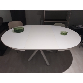 Altacom's Fahrenheit Round extendable table is ready for delivery.