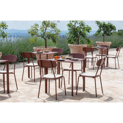 Fox table in different sizes for outdoor Vermobil
