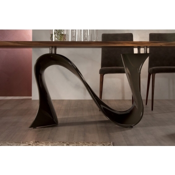Tonin Casa&#39;s unique and timeless Wave design glass table