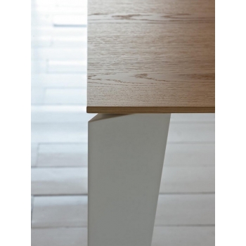 Modern and designer table Cruz by Bontempi in multiple sizes and finishes