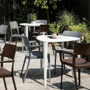 Nenè table with square, rectangular, round and triangular metal structure by Midj