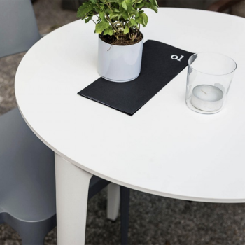 Nenè table with square, rectangular, round and triangular metal structure by Midj