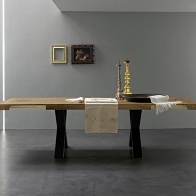 Extendable Post table by Zamagna