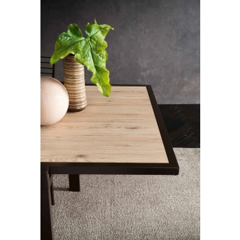 Marte extendable square table by PointHouse