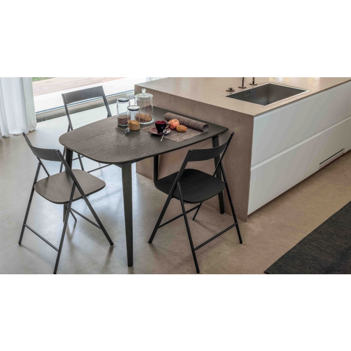 Ribot Wood table by Altacom with wooden legs