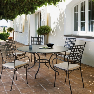 Round Tosca table by Vermobil