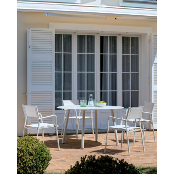 Verdea round table by Vermobil