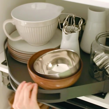 TurnMotion III rotating shelf