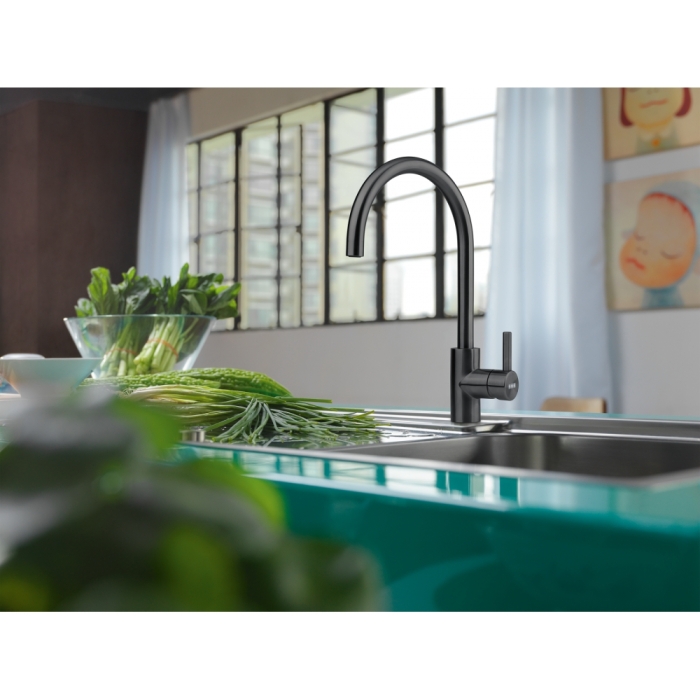 Mitigeur EOS NEO BLACK STEEL avec bec orientable de Franke prêt à être livré