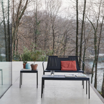 Banc métallique Ola BN M, empilable à l'intérieur comme à l'extérieur, par Midj 