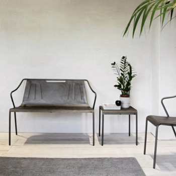 Banc métallique Ola BN M, empilable à l'intérieur comme à l'extérieur, par Midj 