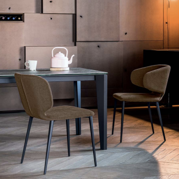 Fauteuil Wrap PM TS en métal recouvert de tissu ou de cuir par Midj