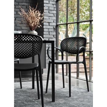 Chaise perforée Abby de Connubia