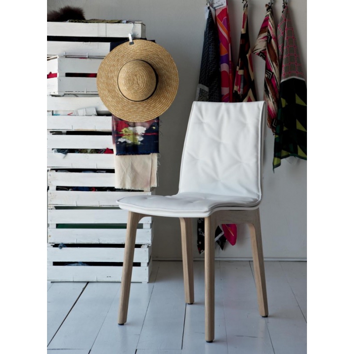 Chaise Alfa de Bontempi avec monocoque en bois laqué