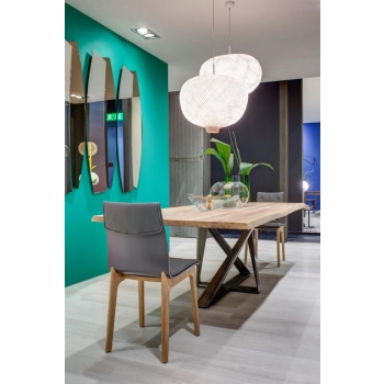 Chaise Alfa de Bontempi avec monocoque en bois laqué et possibilité de coussin en option