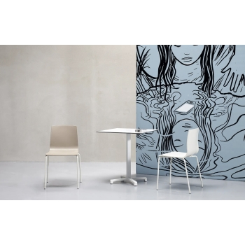 Chaise Alice empilable en technopolymère et acier par Scab Design