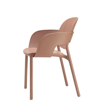 Fauteuil câlin avec accoudoirs de Scab Design