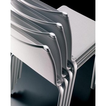 chaise empilable net Bontempi avec le siège à texplast et structure acciaio04