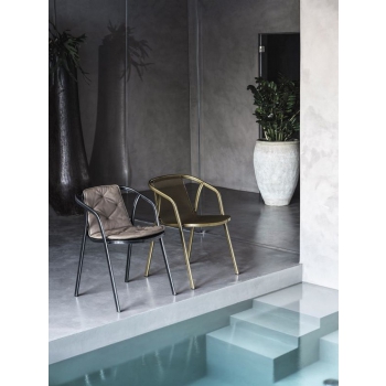 Chaise Ines de Bontempi en acier laqué avec assise et dossier en résille