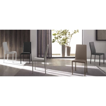 Chaise empilable pour enfants