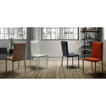 Chaise Kilt empilable