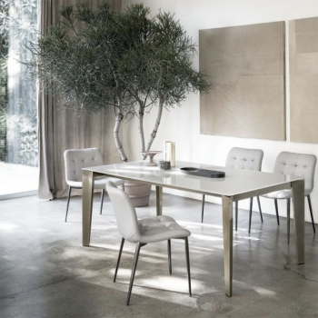 Chaise Kuga de Bontempi avec pieds en bois et métal