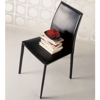 chaise Linda Bontempi rembourrée en cuir