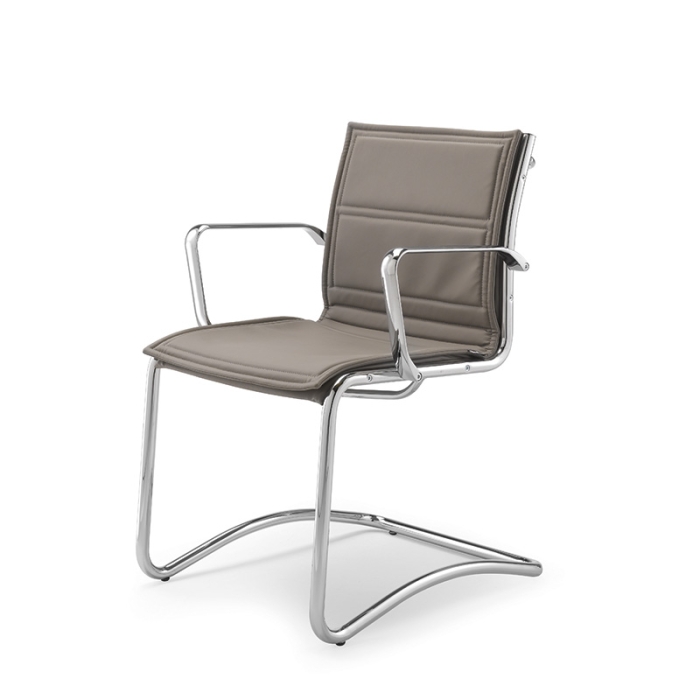 Chaise Lux par Olivo & Groppo rembourrée avec piètement luge