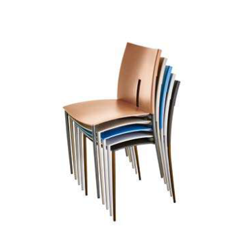 Chaise Lyra par Ingenia Bontempi empilable