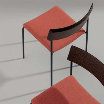 Chaise en métal Mito SM TS-LG recouverte de tissu ou de cuir et dossier en bois par Midj