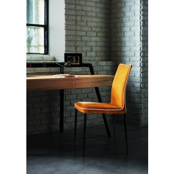 Chaise Nata de Bontempi en acier rembourré et rembourré