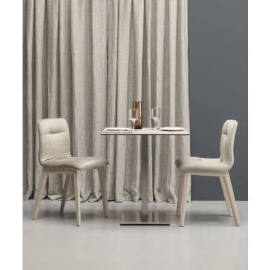 Fauteuil rembourré Natural Alice Pop avec structure en bois, par Scab design