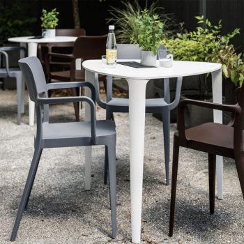 Chaise Nenè P PP-TS en polypropylène avec accoudoirs recouverts de tissu par Midj