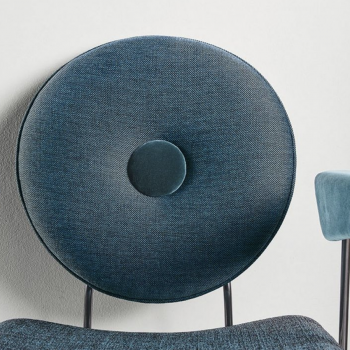 Chaise PENELOPE de Bontempi avec structure en acier laqué, rembourrée et recouverte avec et sans accoudoirs