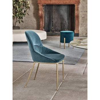 Chaise Queen de Bontempi en bois massif ou en acier laqué avec coque rembourrée et tapissée