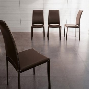 chaise rembourrée en cuir Madeleine maison Tonin