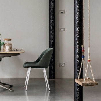 Chaise Sonny recouverte de tissu ou de cuir par Midj