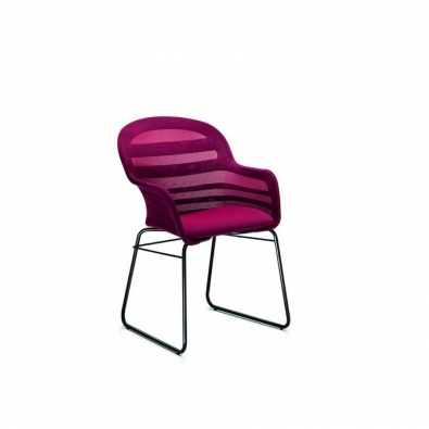Chaise Suri de Bontempi avec assise en tissu maillé élastiqué et structure en luge
