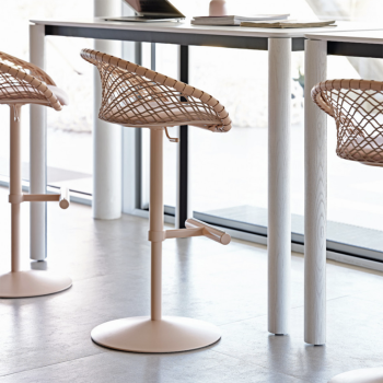 Tabouret réglable en métal P47 SG TS_CU avec dossier en cuir recouvert de tissu ou de cuir par Midj