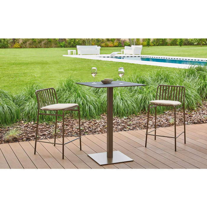 Tabouret de rue d'Ingenia Bontempi en acier empilable pour l'intérieur et l'extérieur