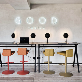 Tabouret pivotant et réglable en métal Toy SG TS recouvert de tissu ou de cuir par Midj