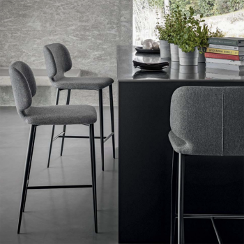 Tabouret Wrap M TS en métal recouvert de tissu ou de cuir par Midj