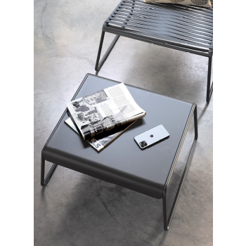 Table basse Argo 60x60 en technopolymère et empilable Scab Design
