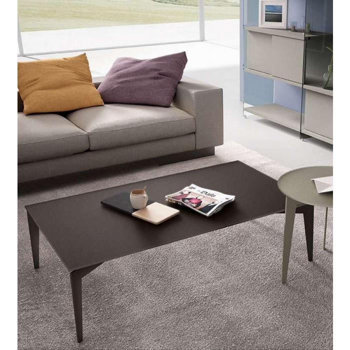 Table basse nordique de Pezzani avec structure en acier peint et plateau en verre trempé