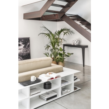 Table basse Slim de Pezzani avec structure en métal et plateau en stratifié