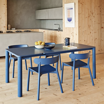 Table Woody avec structure en métal et pieds fixes et extensibles en frêne teinté par Midj